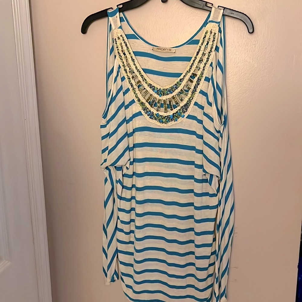 Arden B. Cold Shoulder Striped top w/beautiful bead & stone detail Size: Small